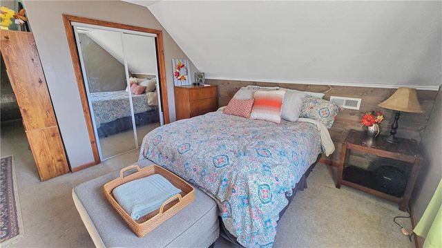 1032 S LINDENWOOD Drive, Olathe, KS 66062