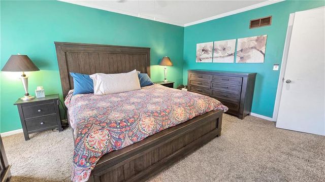 1032 S LINDENWOOD Drive, Olathe, KS 66062