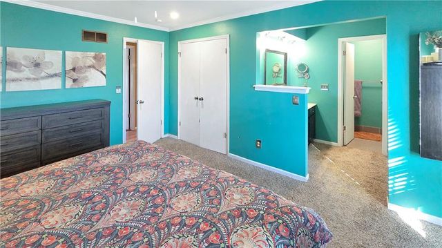 1032 S LINDENWOOD Drive, Olathe, KS 66062