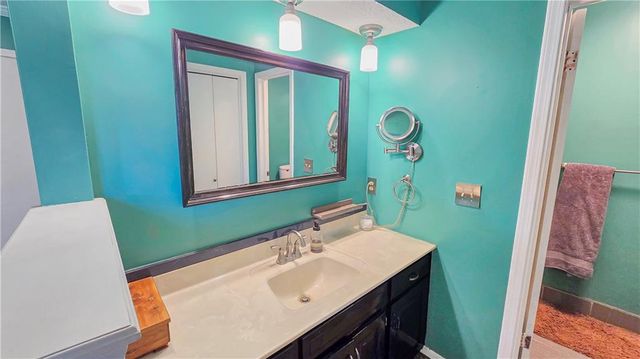 1032 S LINDENWOOD Drive, Olathe, KS 66062