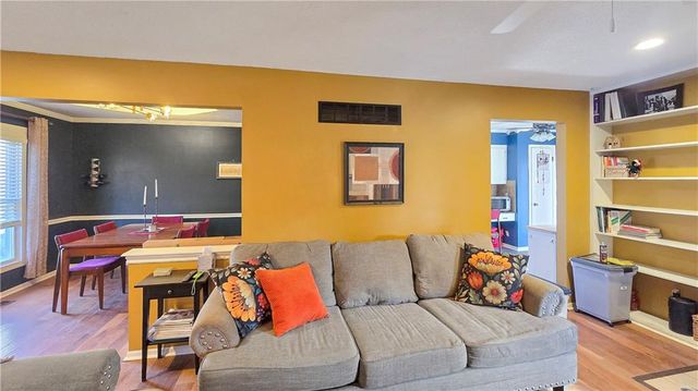 1032 S LINDENWOOD Drive, Olathe, KS 66062