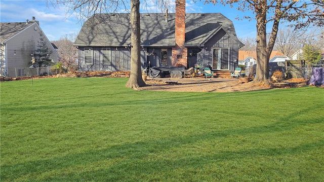 1032 S LINDENWOOD Drive, Olathe, KS 66062