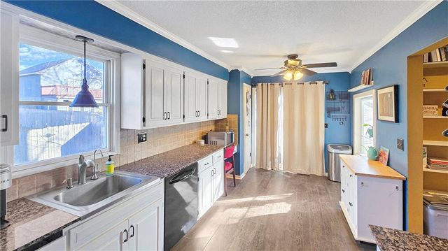 1032 S LINDENWOOD Drive, Olathe, KS 66062