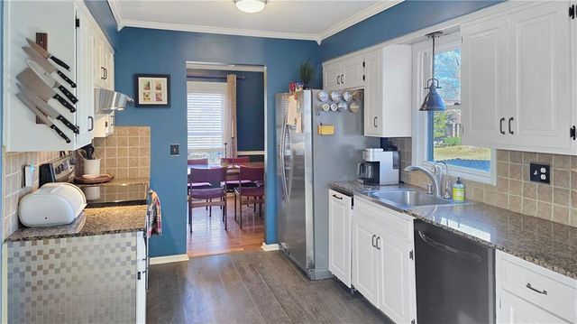 1032 S LINDENWOOD Drive, Olathe, KS 66062