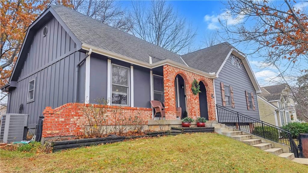 1032 S LINDENWOOD Drive, Olathe, KS 66062