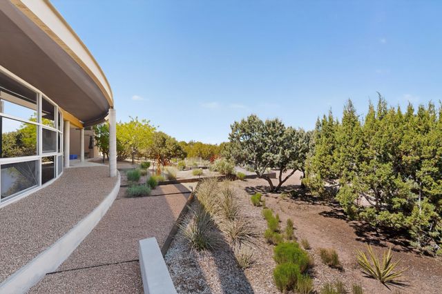 4 Vallecito Road, Santa Fe, NM 87506