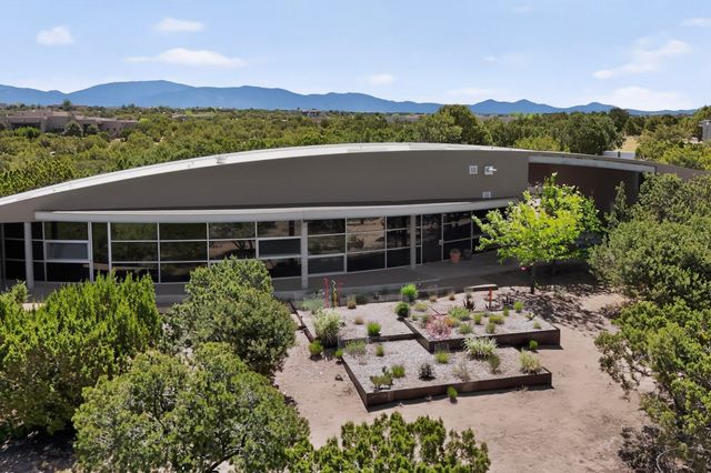 4 Vallecito Road, Santa Fe, NM 87506