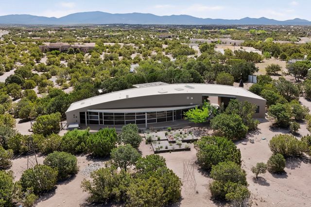 4 Vallecito Road, Santa Fe, NM 87506