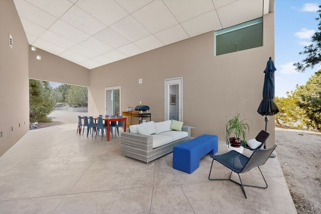 4 Vallecito Road, Santa Fe, NM 87506