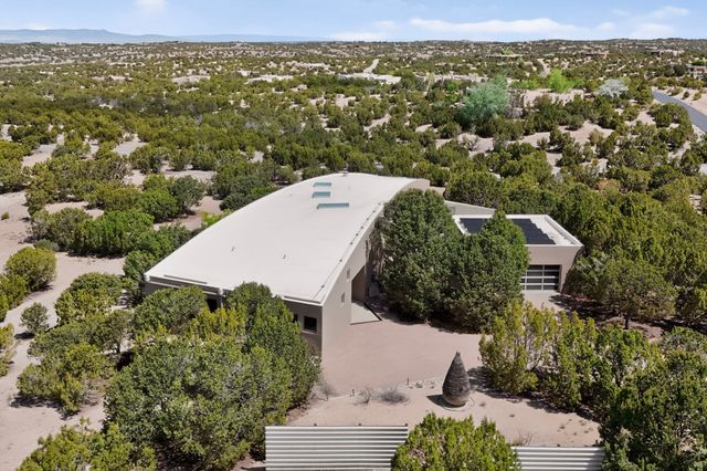 4 Vallecito Road, Santa Fe, NM 87506