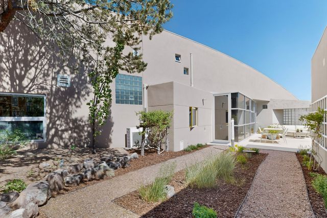 4 Vallecito Road, Santa Fe, NM 87506