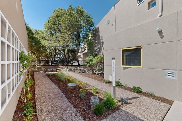 4 Vallecito Road, Santa Fe, NM 87506