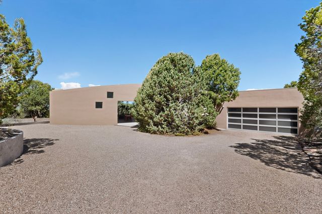 4 Vallecito Road, Santa Fe, NM 87506