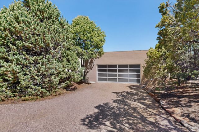 4 Vallecito Road, Santa Fe, NM 87506