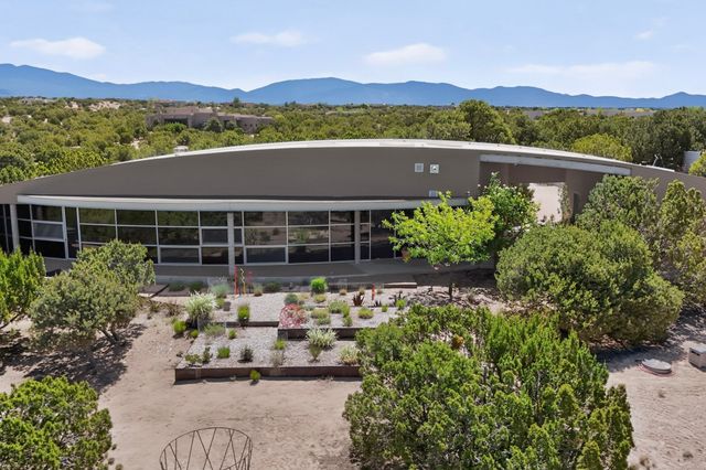 4 Vallecito Road, Santa Fe, NM 87506