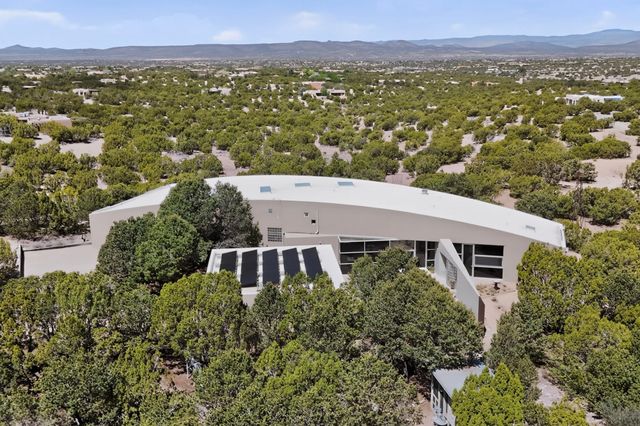 4 Vallecito Road, Santa Fe, NM 87506
