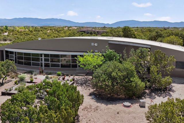 4 Vallecito Road, Santa Fe, NM 87506
