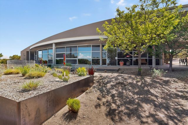4 Vallecito Road, Santa Fe, NM 87506