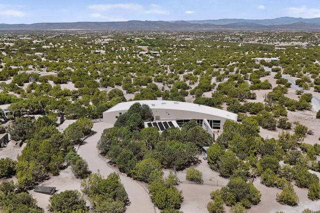 4 Vallecito Road, Santa Fe, NM 87506