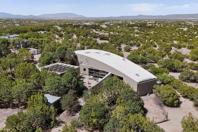 4 Vallecito Road, Santa Fe, NM 87506
