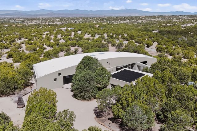 4 Vallecito Road, Santa Fe, NM 87506