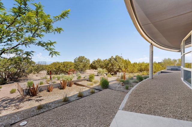 4 Vallecito Road, Santa Fe, NM 87506