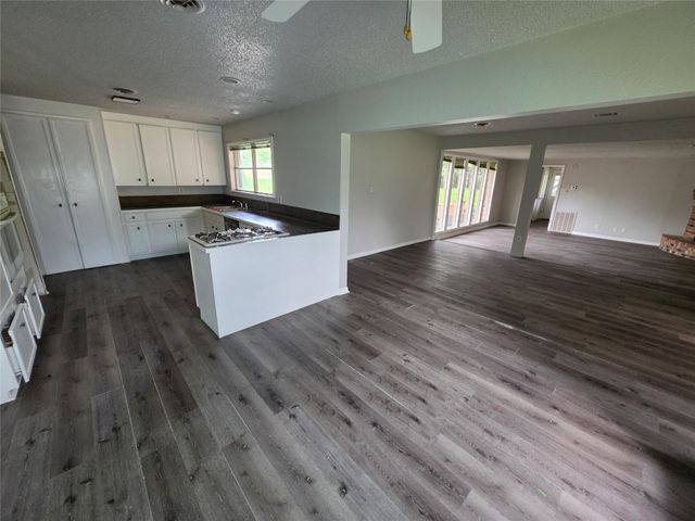 803 Avenue C, Sweeny, TX 77480