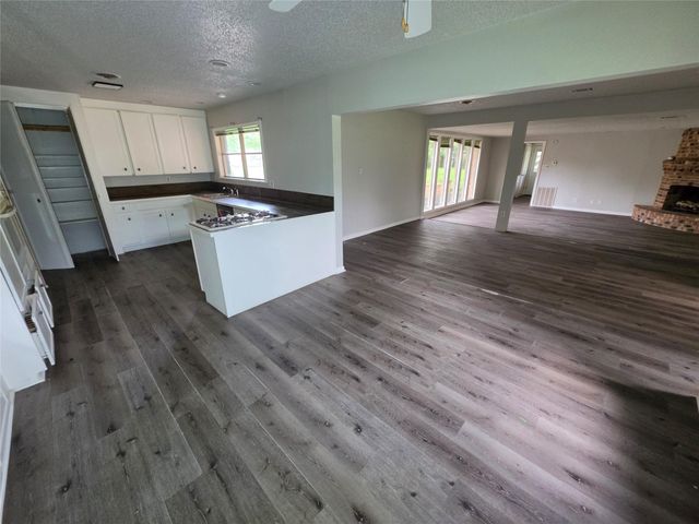 803 Avenue C, Sweeny, TX 77480