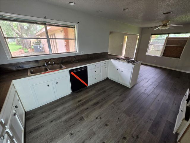 803 Avenue C, Sweeny, TX 77480