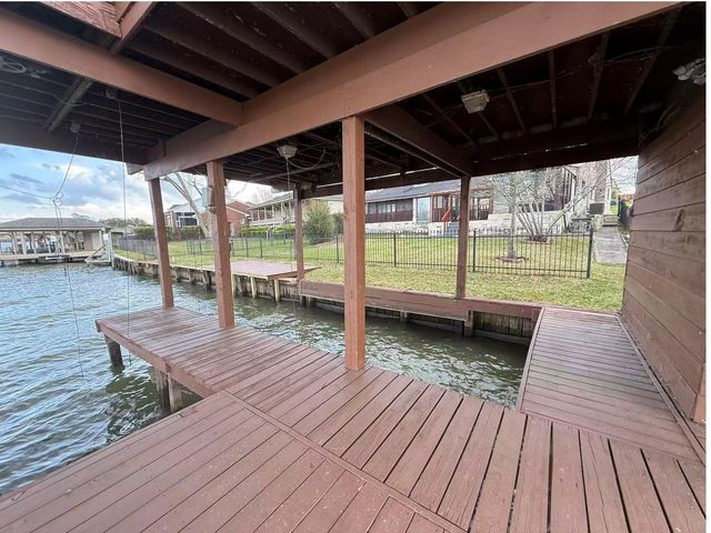 1046 Lake View Drive, Montgomery, TX 77356