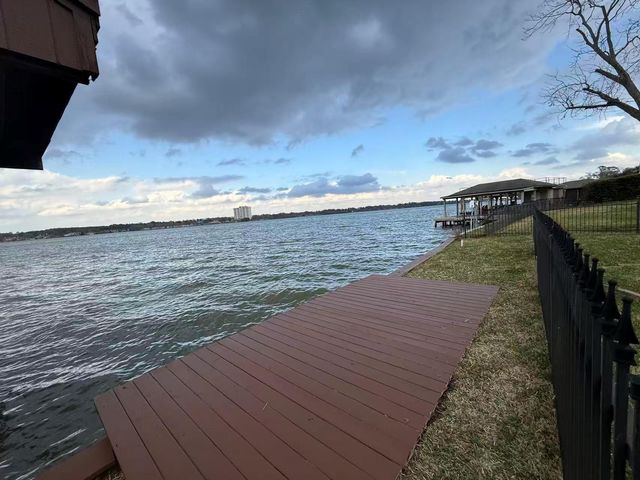 1046 Lake View Drive, Montgomery, TX 77356