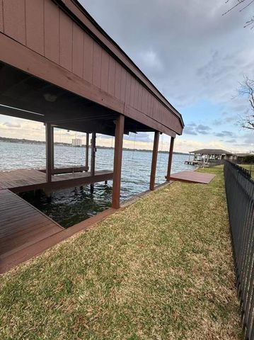 1046 Lake View Drive, Montgomery, TX 77356