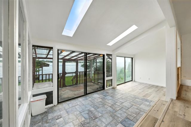 1046 Lake View Drive, Montgomery, TX 77356