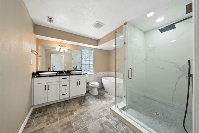 1046 Lake View Drive, Montgomery, TX 77356