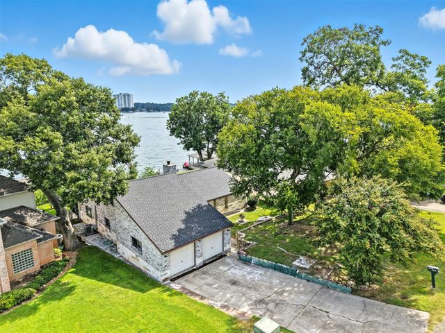 1046 Lake View Drive, Montgomery, TX 77356