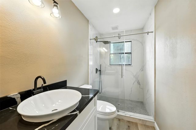 1046 Lake View Drive, Montgomery, TX 77356