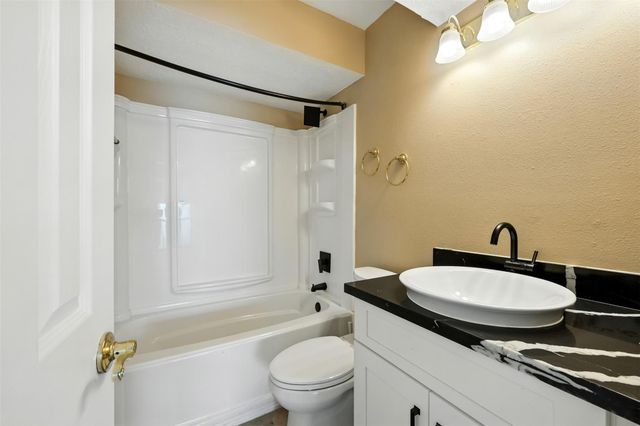 1046 Lake View Drive, Montgomery, TX 77356