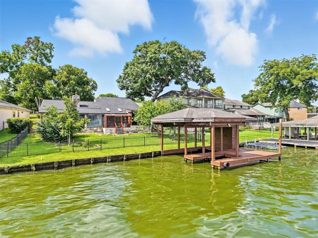 1046 Lake View Drive, Montgomery, TX 77356