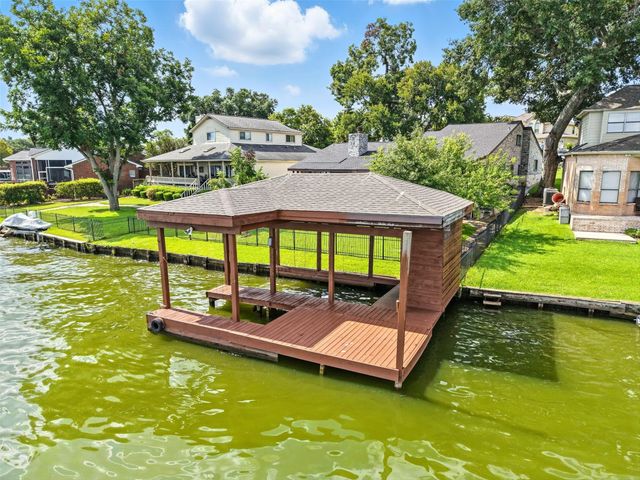 1046 Lake View Drive, Montgomery, TX 77356