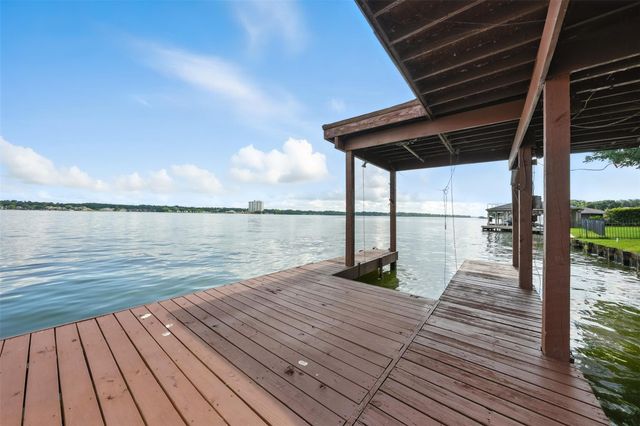 1046 Lake View Drive, Montgomery, TX 77356