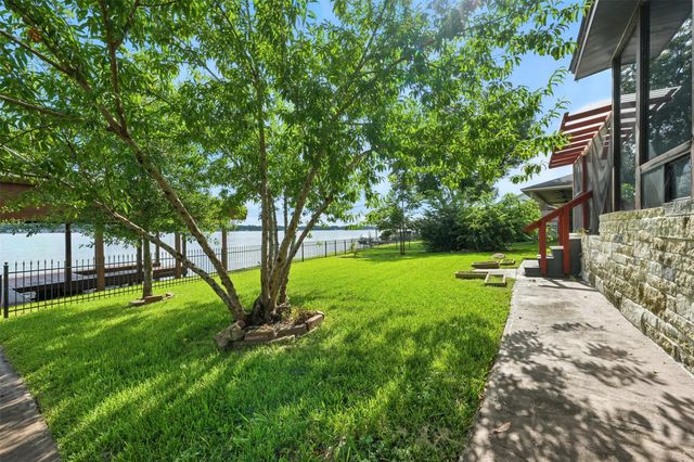 1046 Lake View Drive, Montgomery, TX 77356