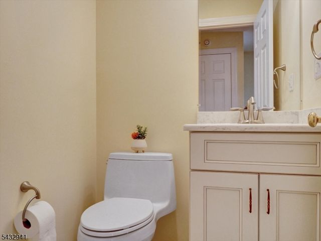 15 Woodrow Pl, West Caldwell Twp., NJ 07006