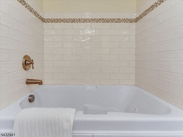 15 Woodrow Pl, West Caldwell Twp., NJ 07006