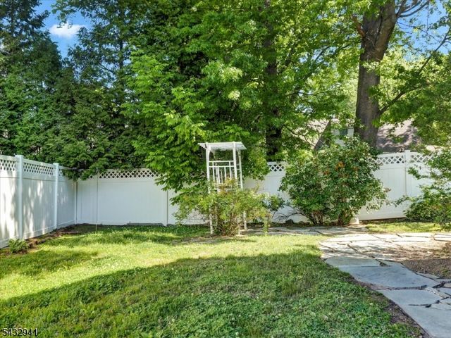 15 Woodrow Pl, West Caldwell Twp., NJ 07006