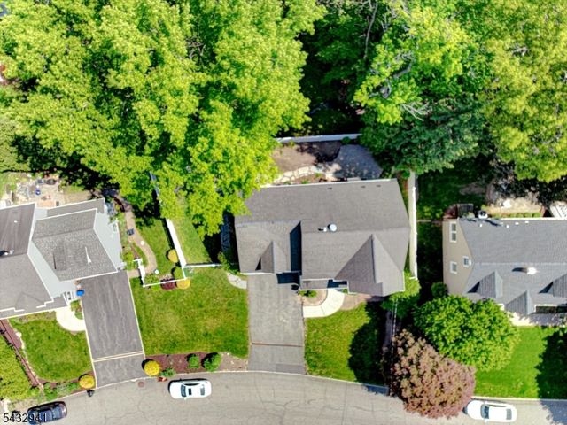 15 Woodrow Pl, West Caldwell Twp., NJ 07006