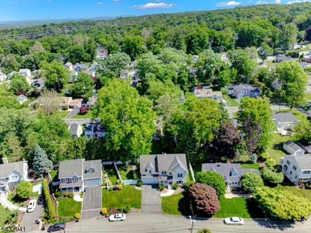 15 Woodrow Pl, West Caldwell Twp., NJ 07006