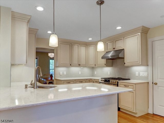 15 Woodrow Pl, West Caldwell Twp., NJ 07006