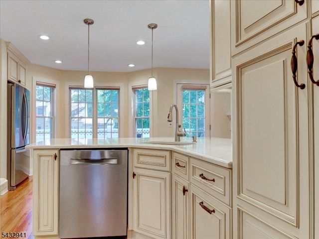 15 Woodrow Pl, West Caldwell Twp., NJ 07006