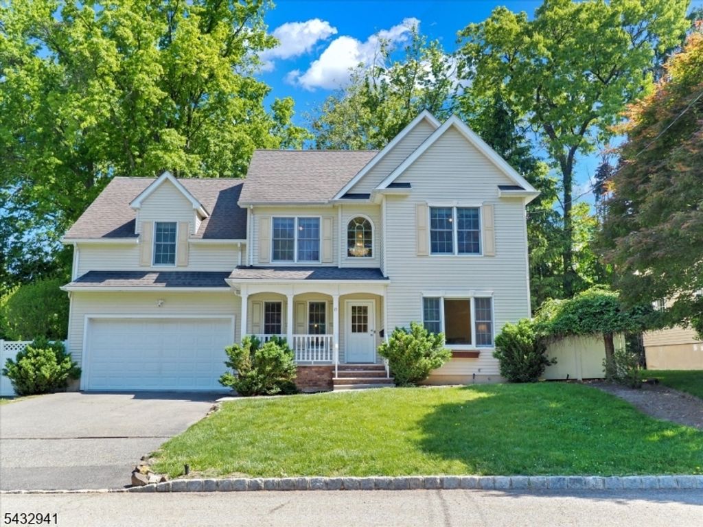 15 Woodrow Pl, West Caldwell Twp., NJ 07006
