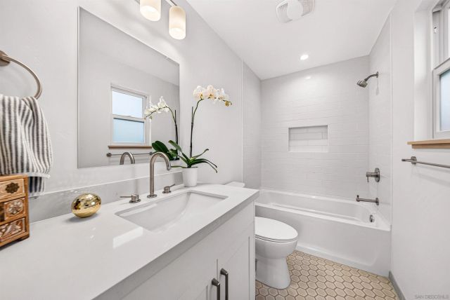 5673 Linda Rosa Ave, La Jolla, CA 92037